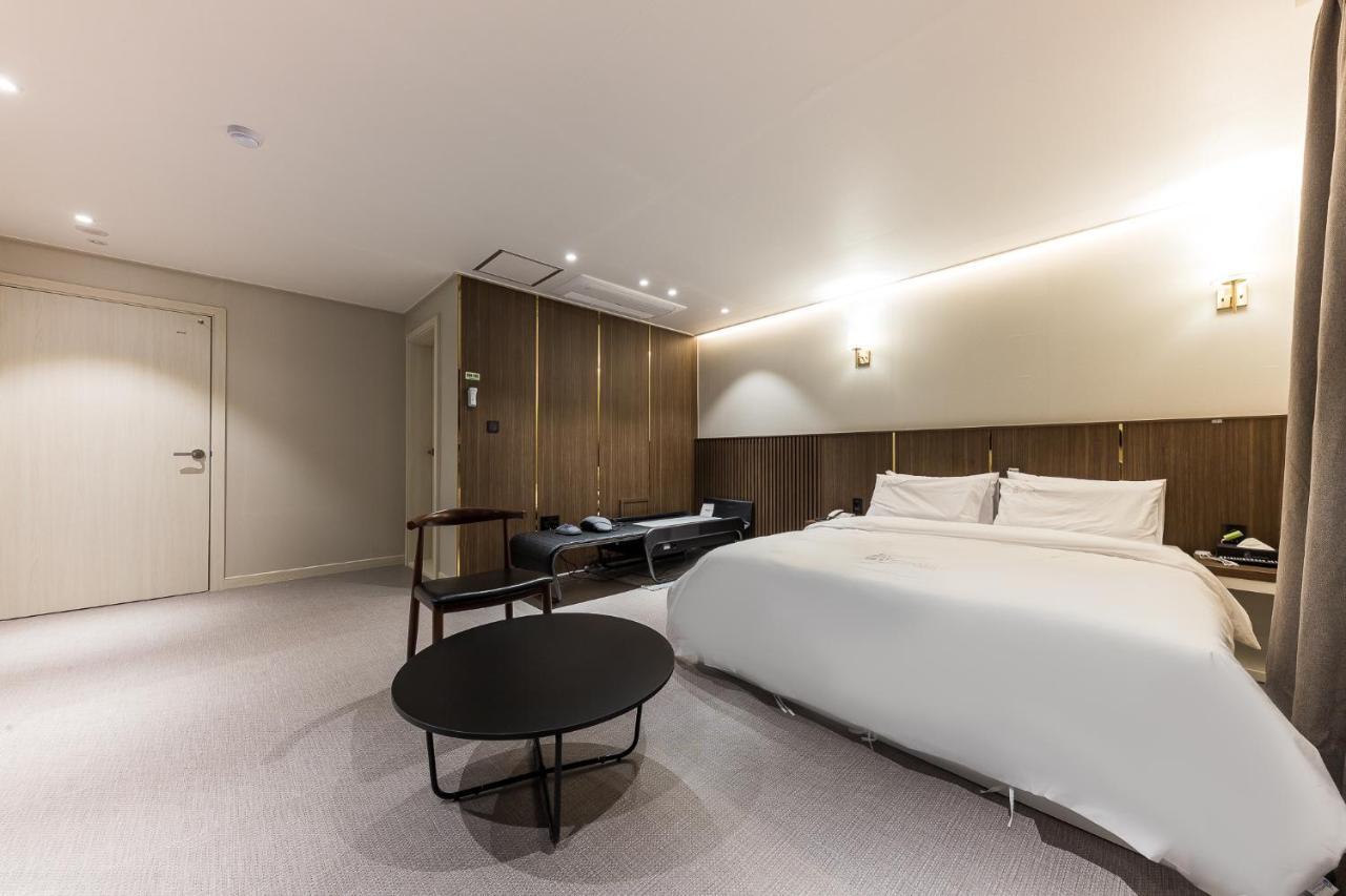Hotel Lium Cheonan Exteriör bild